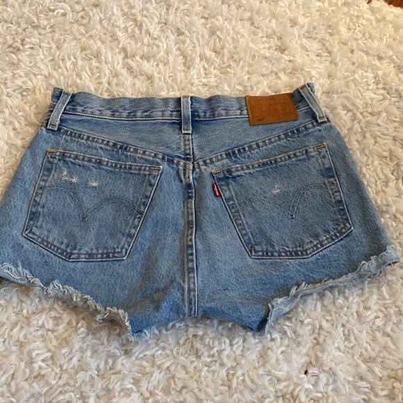 Levi’s 501 Jean Short - Picture 2 of 2
